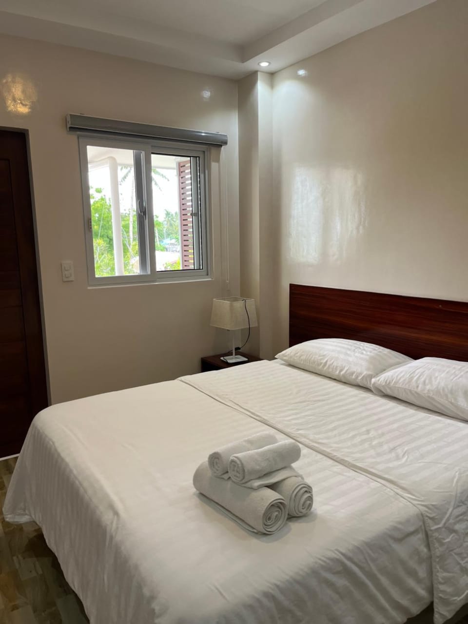 Maykenn Beach-Cafe Bar and Restaurant Bed and Breakfast in Central Visayas