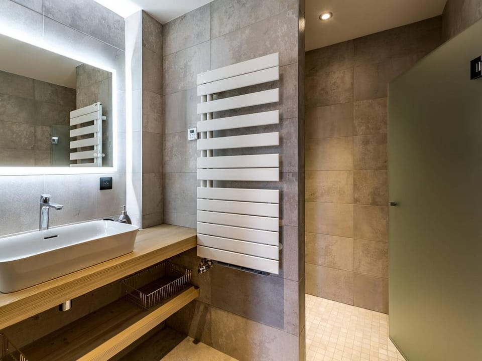 Chalet de luxe 5* avec Spa, PMR, au pied des pistes - FR-1-398-621 Chalet in Montvalezan