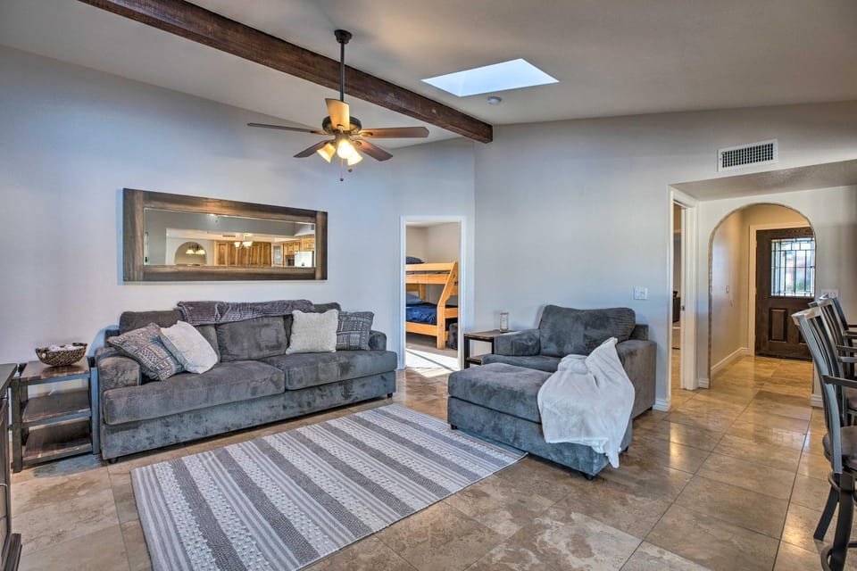 3 Mi to Westgate: Desert Home w/ Hot Tub in Peoria House in Glendale