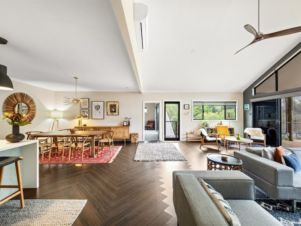 Seating area, Dining area