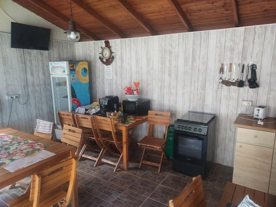 TV and multimedia, Dining area, oven, toaster