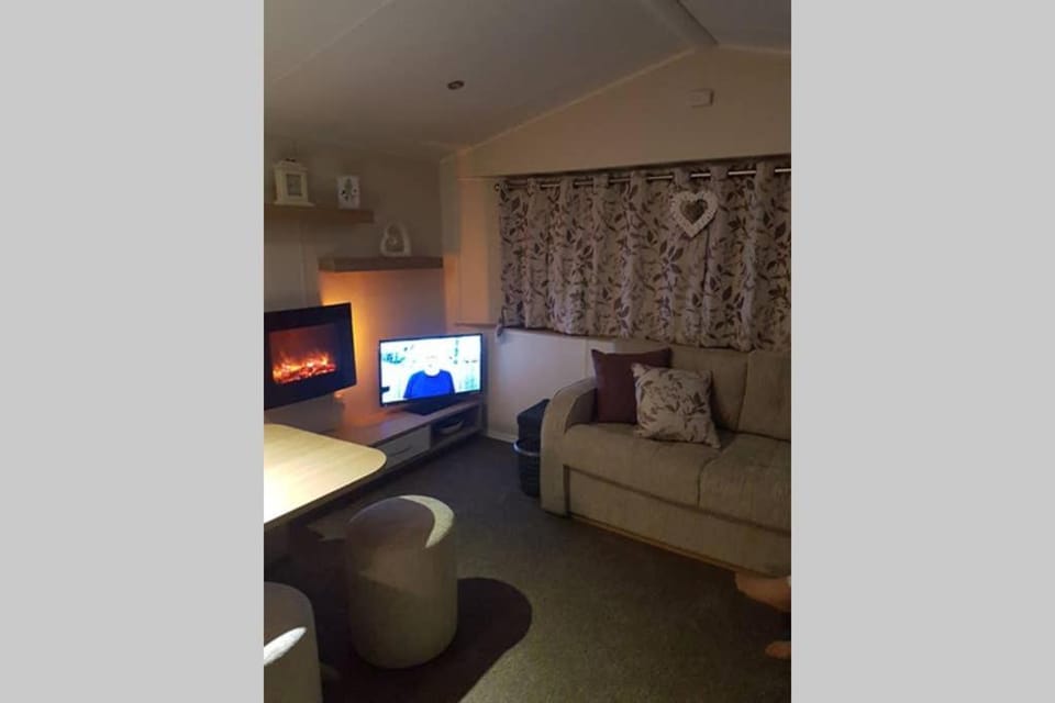 Deluxe 3 bedroomed caravan on Marton Mere with CH DG and decking House in Blackpool