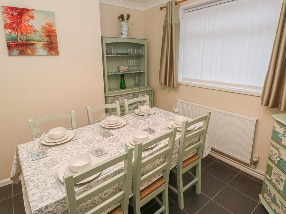Cwtch Ar Y Mor House in Burry Port