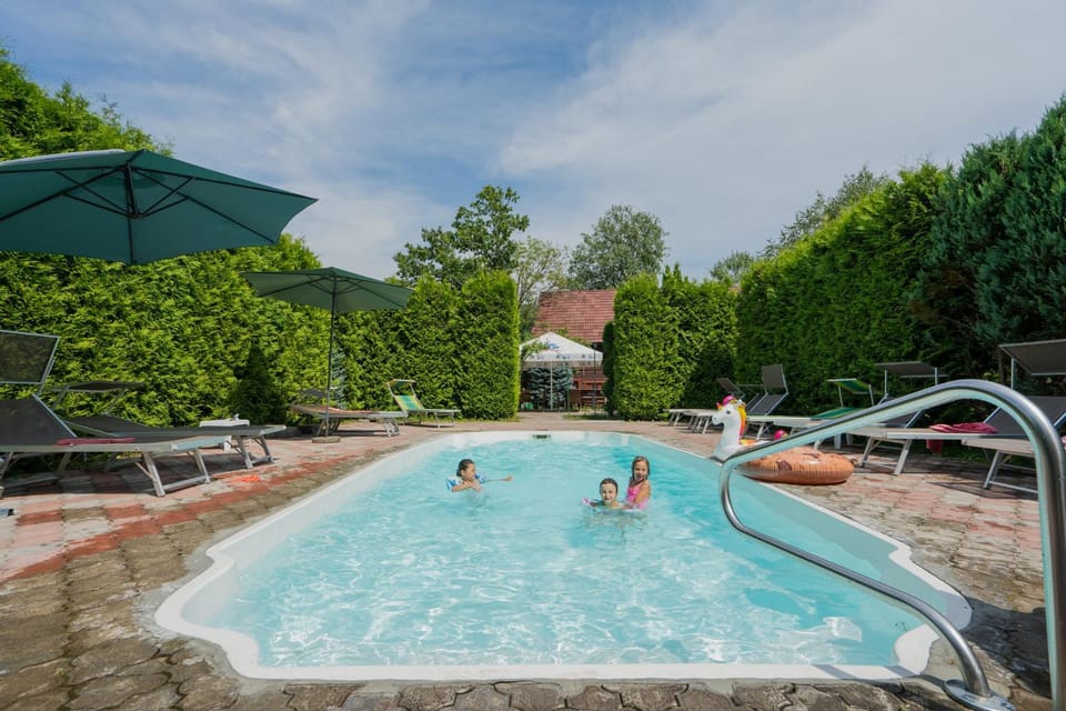 Swimming pool, sunbed