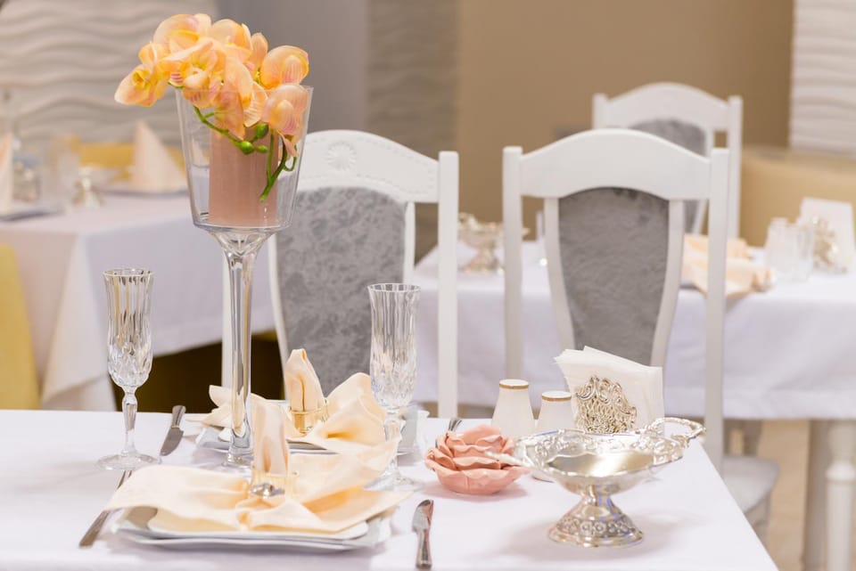 Restaurant/places to eat, Banquet/Function facilities