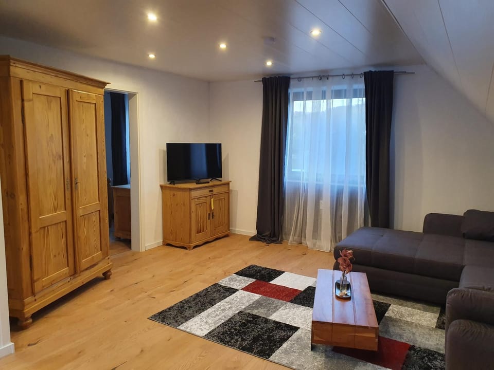 Communal lounge/ TV room, TV and multimedia, Living room, Seating area
