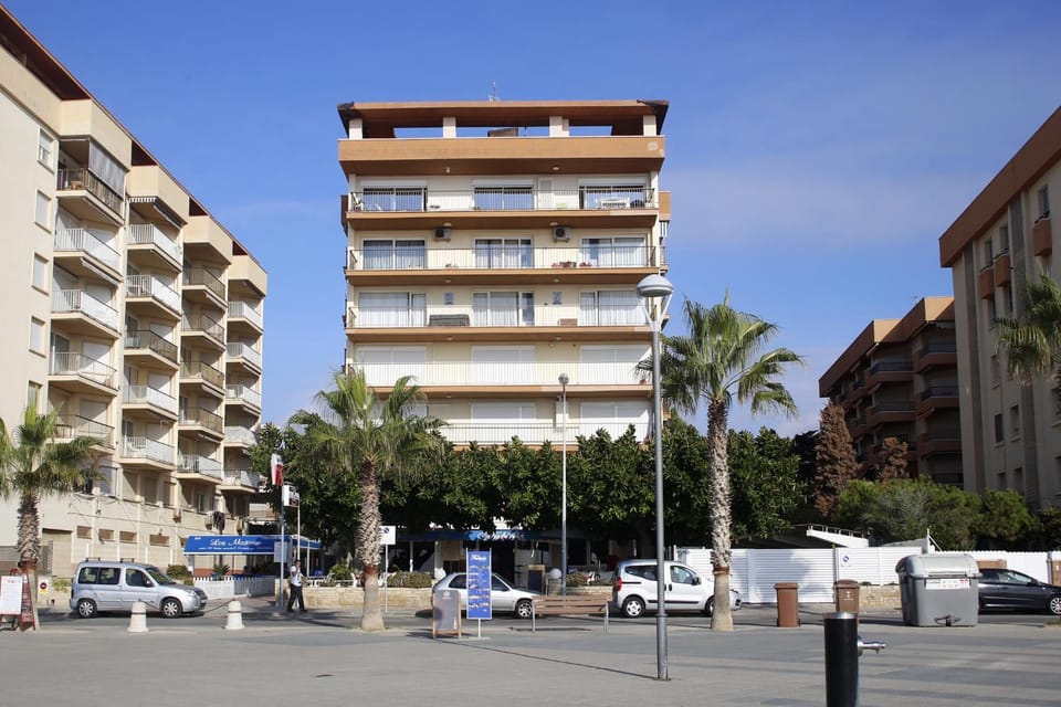 AT060 Primera línea de la playa La Paella Apartment in Torredembarra