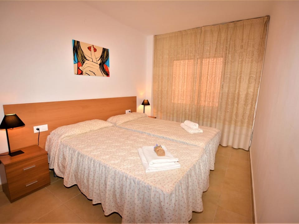 Photo of the whole room, Bedroom