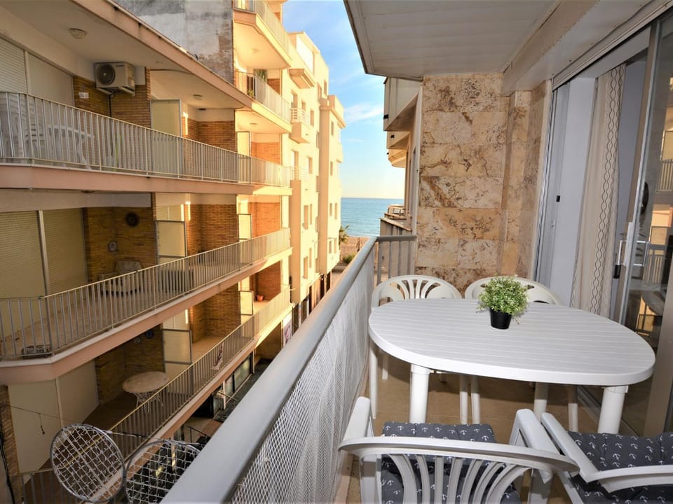 Balcony/Terrace, Street view