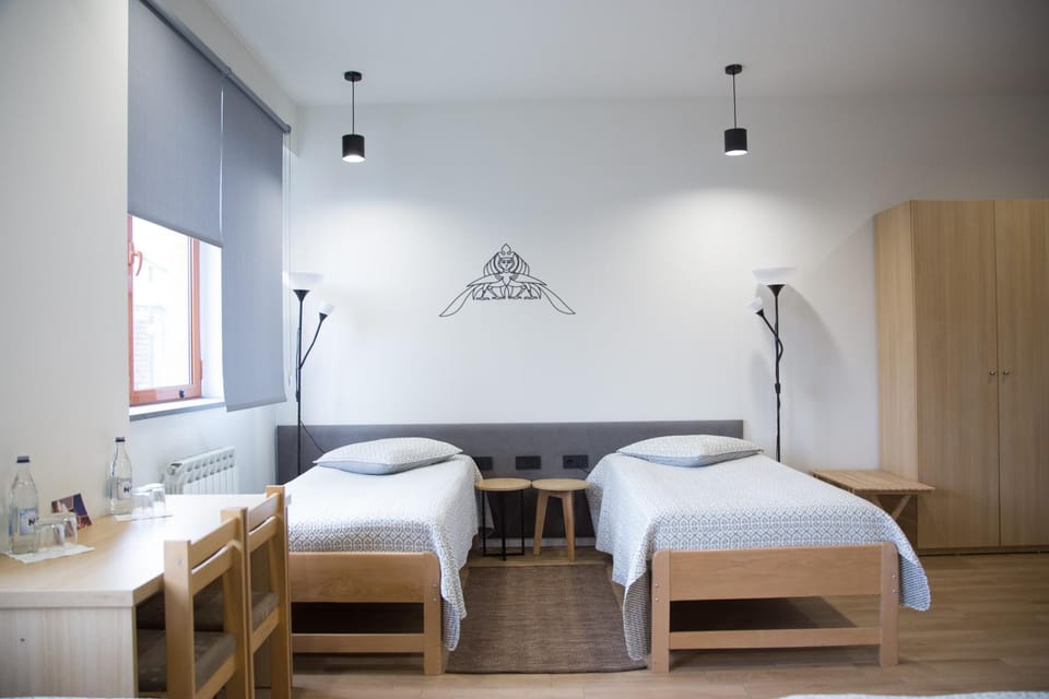 Bedroom, Breakfast