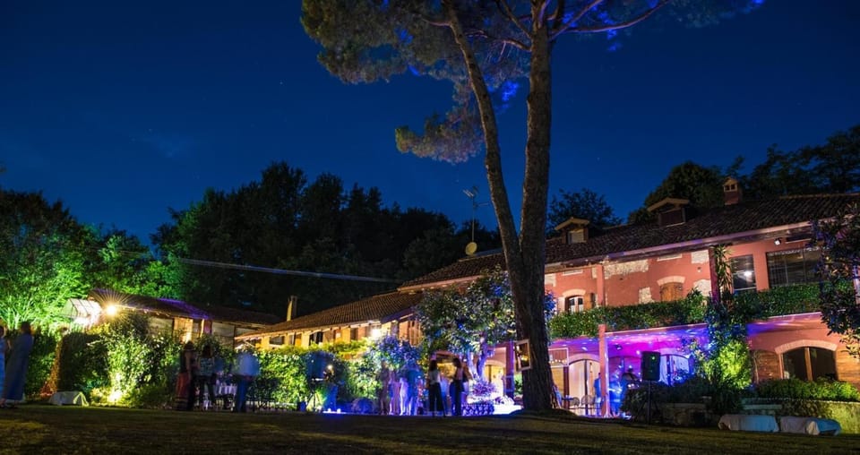la casa rossa nel bosco House in Lombardy