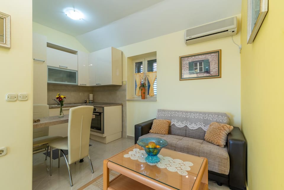 Apartment Roko Trogir-Ljubitovica Apartment in Šibenik-Knin County, Croatia