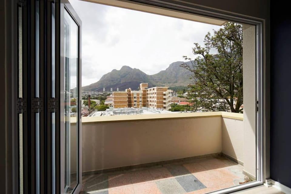 Funky Kloof Street Apartment House in Cape Town