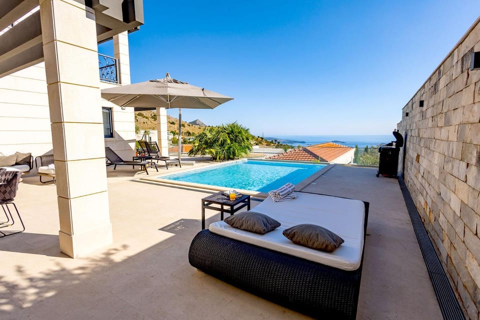 Patio, Natural landscape, View (from property/room), Balcony/Terrace, Seating area, Pool view, Sea view, Swimming pool, sunbed