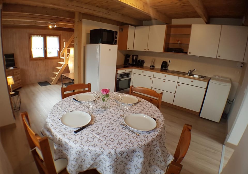 Coffee/tea facilities, View (from property/room), Kitchen or kitchenette, Dining area, Family, pet friendly, stove, washing machine, kitchen