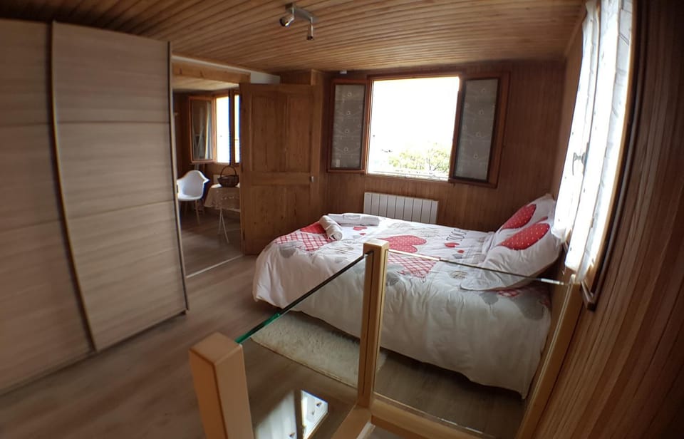 Bed, Photo of the whole room, Bedroom, Garden view