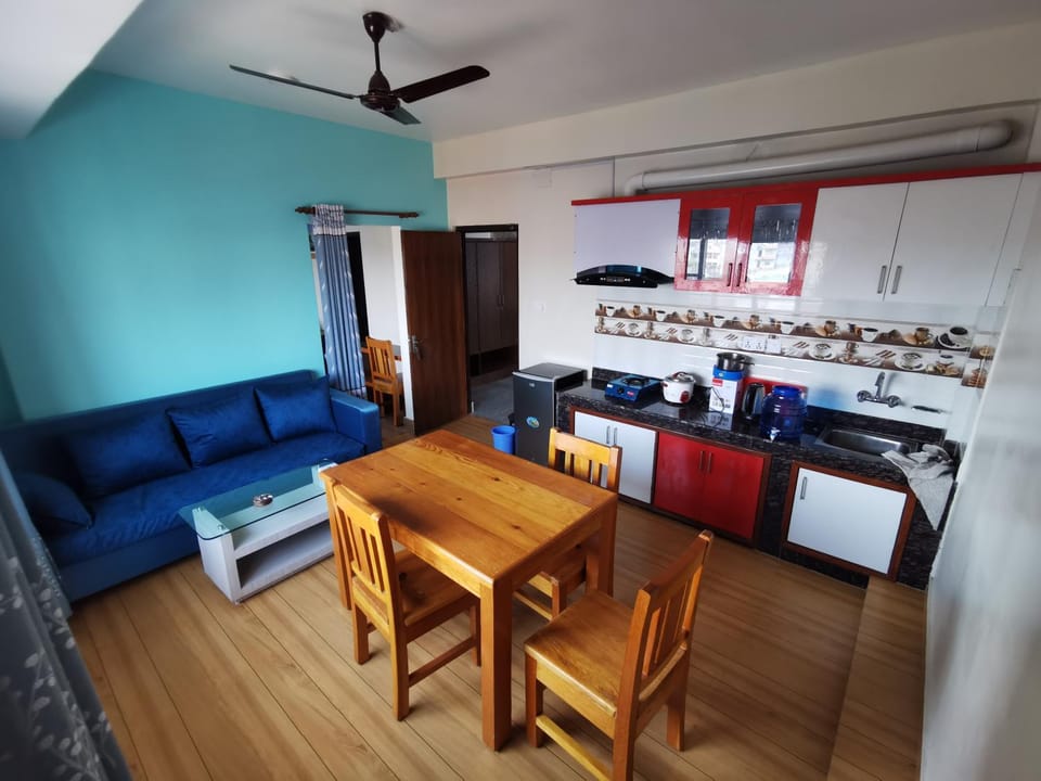 Coffee/tea facilities, Kitchen or kitchenette, Living room, Dining area