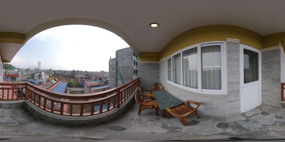 Property building, Day, Balcony/Terrace