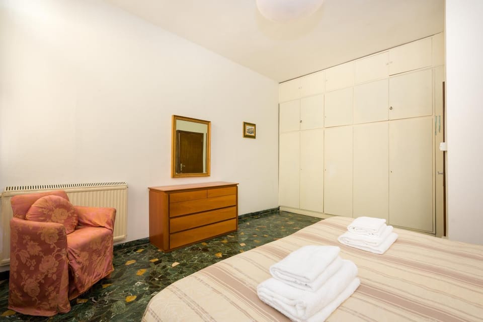 Bed, Photo of the whole room, Bedroom, towels, wardrobe