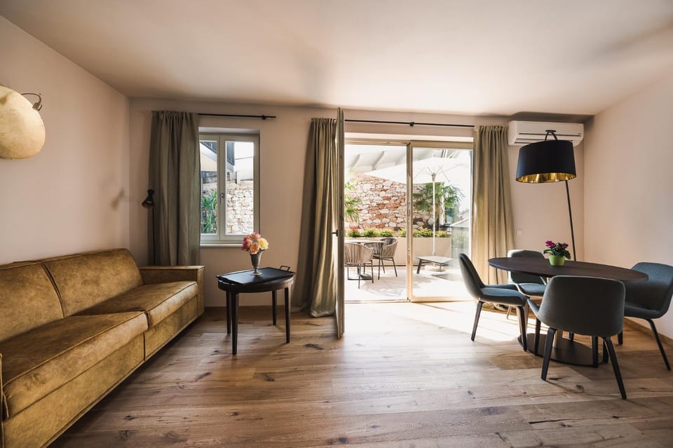Balcony/Terrace, Living room, Dining area