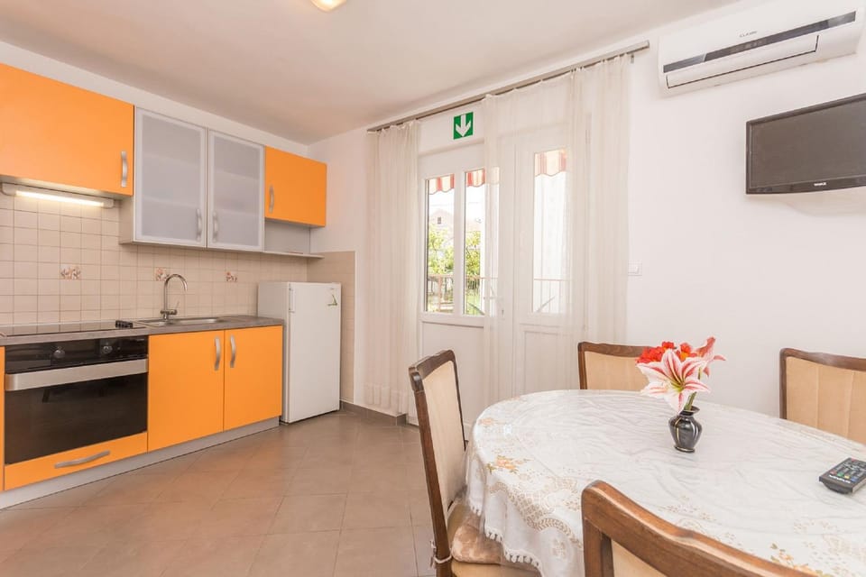 TV and multimedia, Other, Dining area