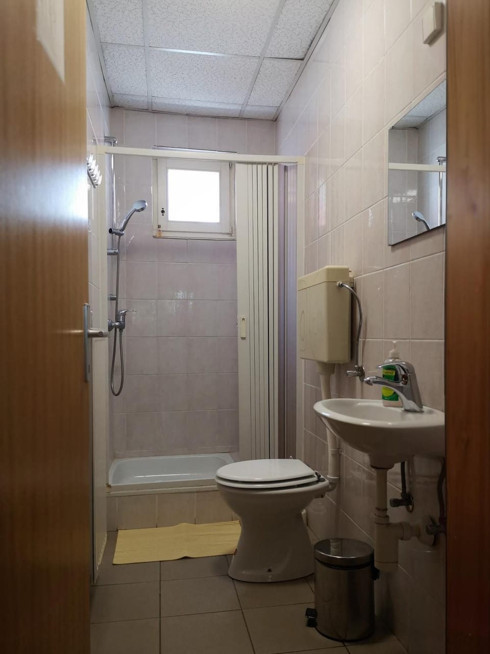 Shower, Toilet