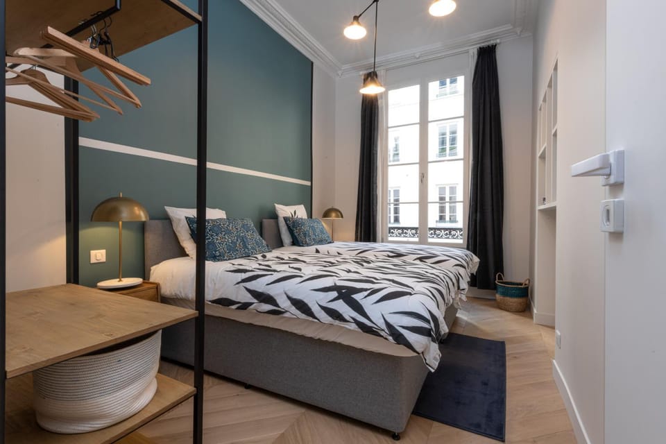 Photo of the whole room, Bedroom