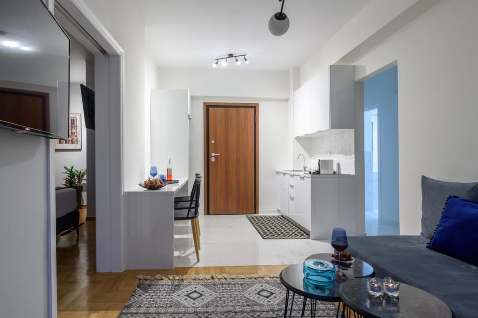 Coffee/tea facilities, Kitchen or kitchenette, Living room, Photo of the whole room, Seating area, Dining area