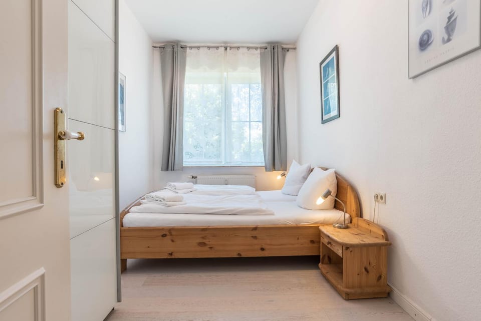 Property building, Living room, Bedroom