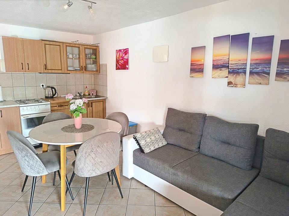 Kitchen or kitchenette, Living room, Dining area