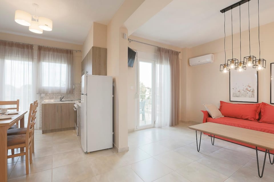 Kitchen or kitchenette, Living room, Seating area, Dining area