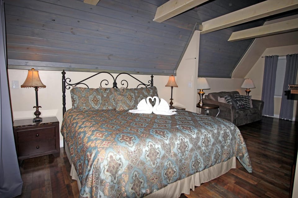 Snuggle Inn Chalet in Gatlinburg