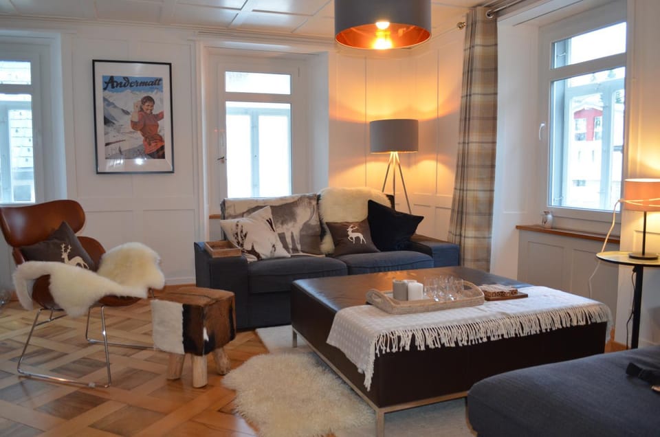 Living room, Seating area