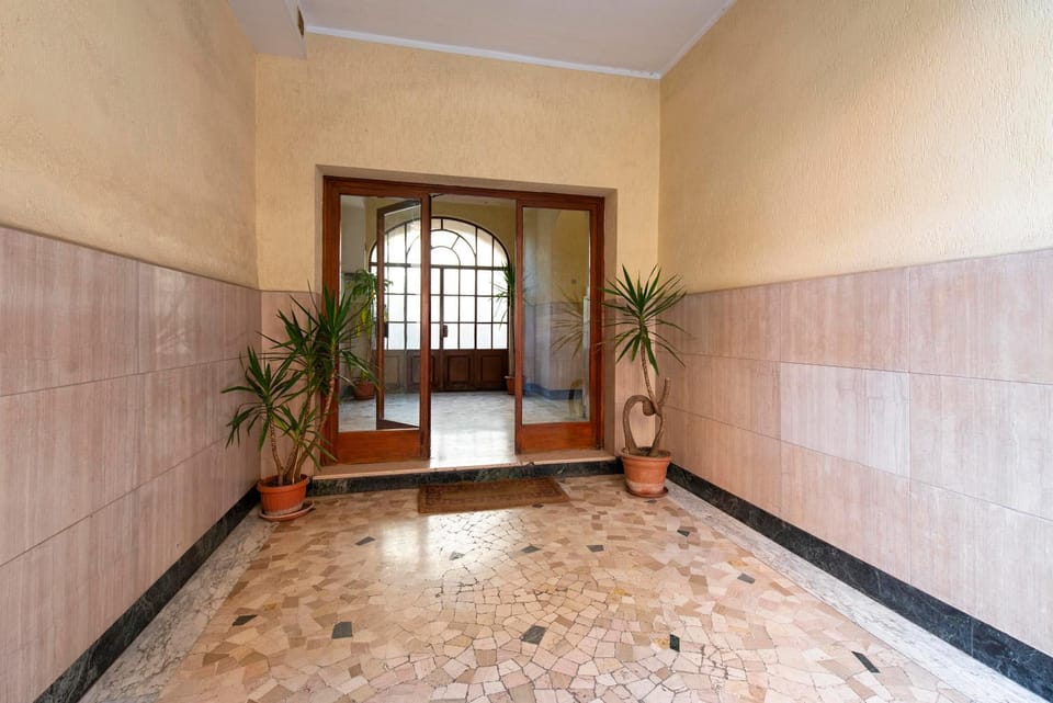 Property building, Facade/entrance