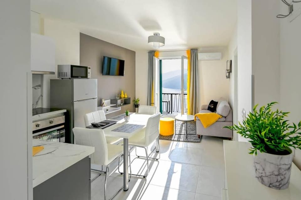 Apartment Noemi with a direct beach view Apartment in Istria County