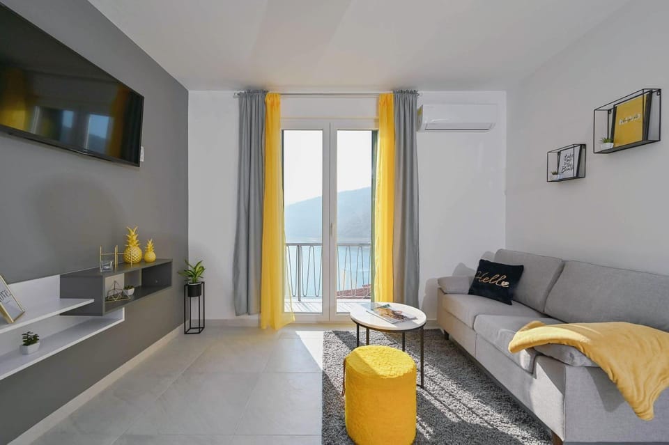 Apartment Noemi with a direct beach view Apartment in Istria County