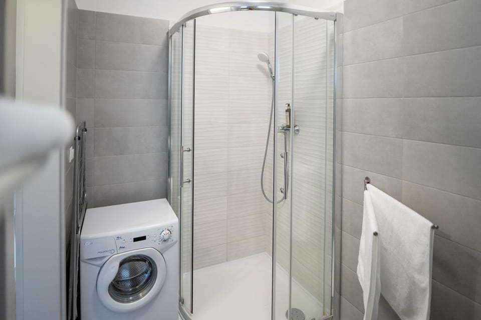 Shower, Bathroom, washing machine