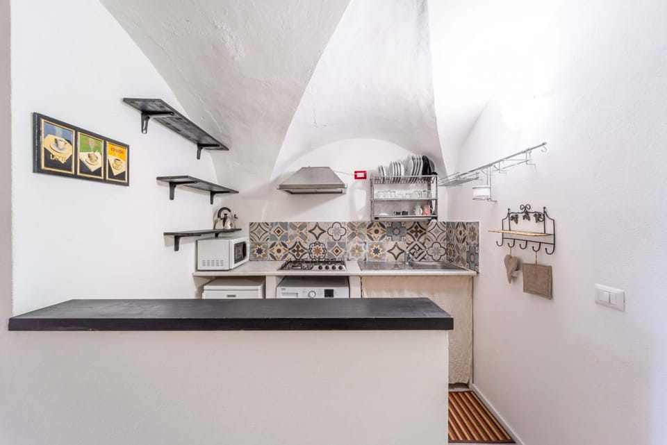 Property building, Kitchen or kitchenette, Living room