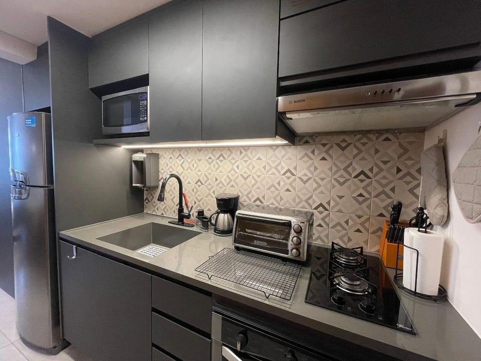 Coffee/tea facilities, Kitchen or kitchenette, microwave, minibar, oven, stove