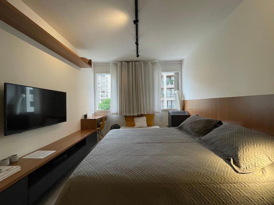 Bed, TV and multimedia, Photo of the whole room, Bedroom