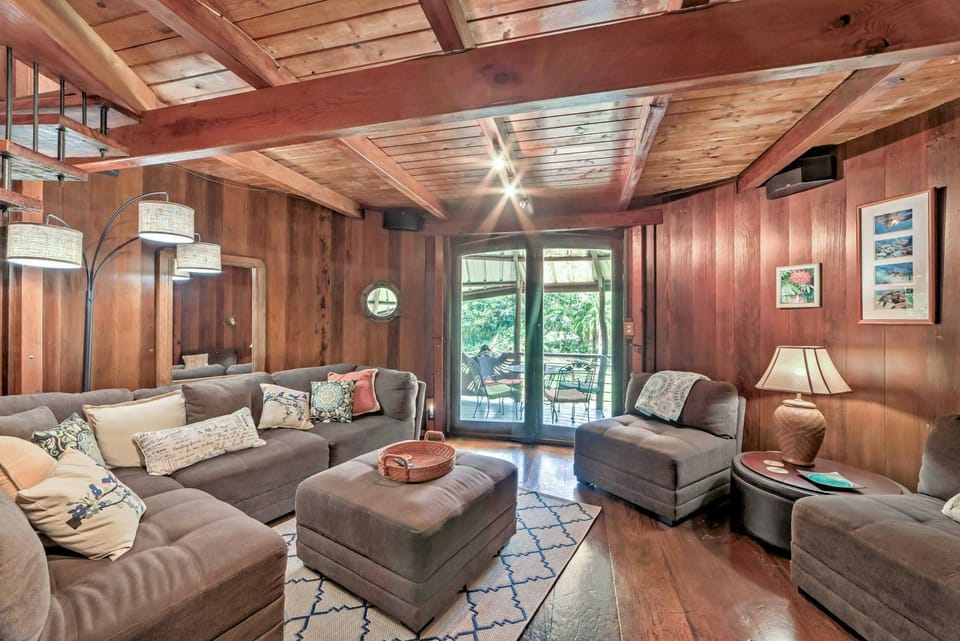 Tropical Cabana w/ Deck, Hot Tub & Lush Scenery! House in Hawaiian Paradise Park
