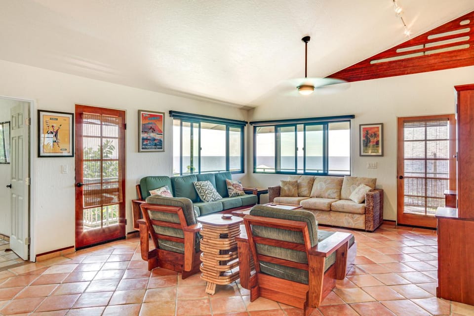 Ocean-View Bungalow: Walk to Pebbles Beach! House in South Kona