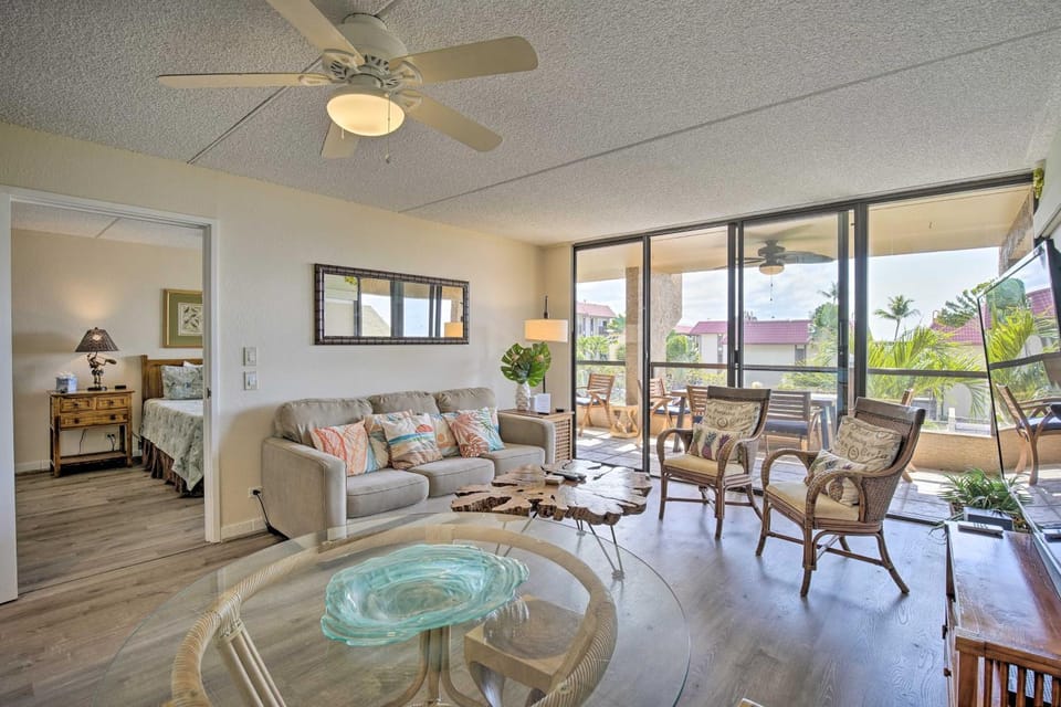 Downtown Kona Condo w/ Pool Access: Walk to Beach! House in Holualoa