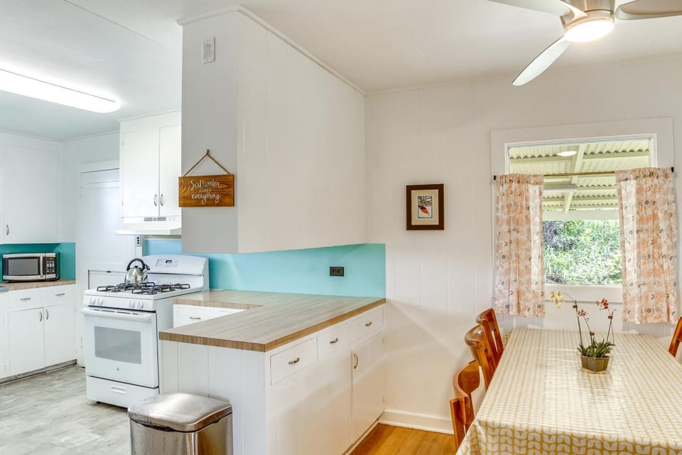 Charming Historic Hilo House – Minutes to Beach! House in Hilo