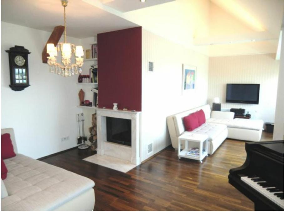 Penthouse Zimmer mit Bad EM2024 Hospitality Package Bed and Breakfast in Oberursel