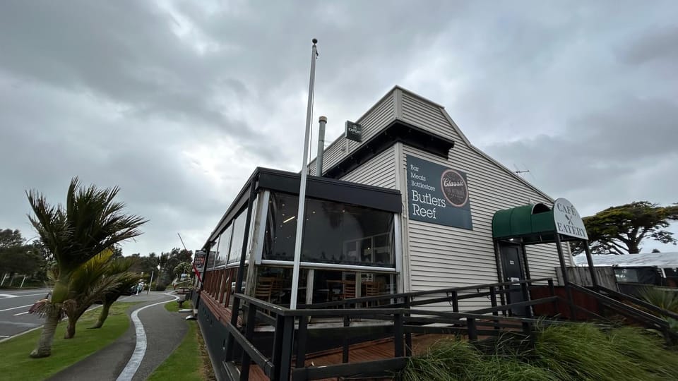 Restaurant/places to eat, Lounge or bar