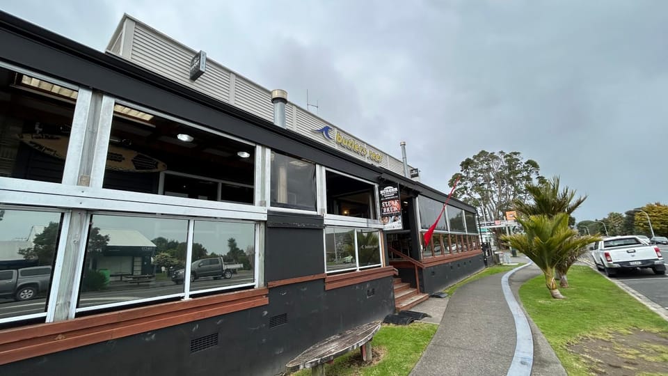 Restaurant/places to eat, Lounge or bar