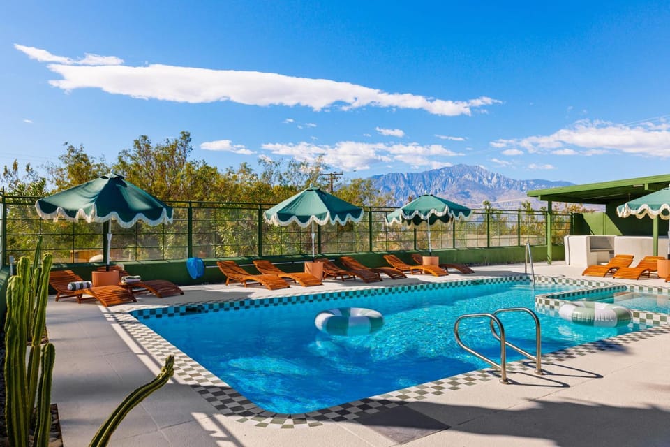 Swimming pool
