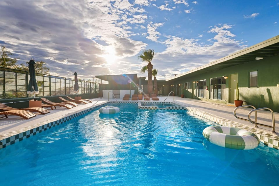 Swimming pool