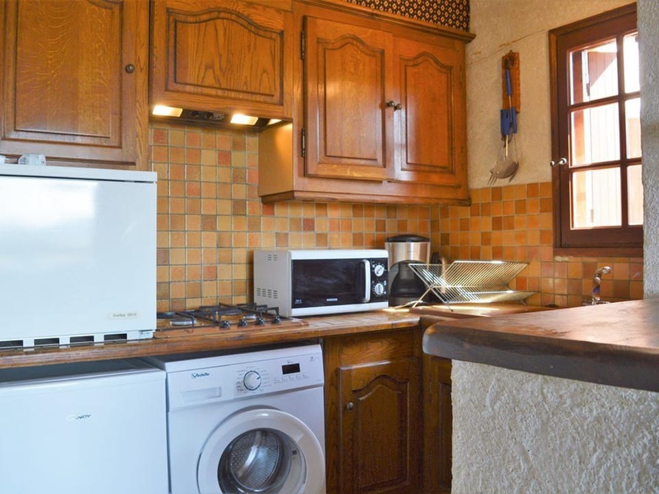Appartement 2 pièces avec parking près de la plage - FR-1-251-348 Apartment in Le Lavandou